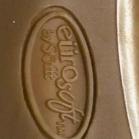 Leather Tan Eürosoft comfortable medium heels. - Picture 5 of 6